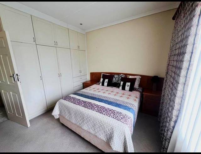 5 BEDROOM HOUSE FOR SALE IN OSLO BEACH